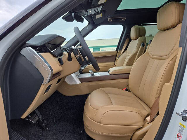 2025 Land Rover Range Rover P400 SE LWB