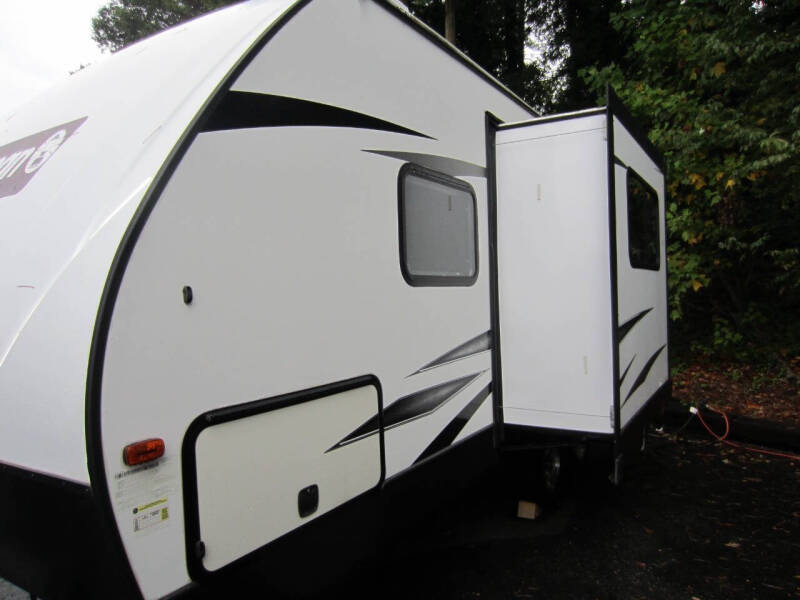 2021 Coleman Light Series 1805RB