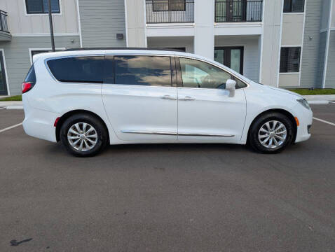 2017 Chrysler Pacifica Touring-L