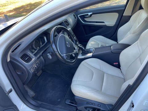 2015 Volvo V60 Cross Country T5