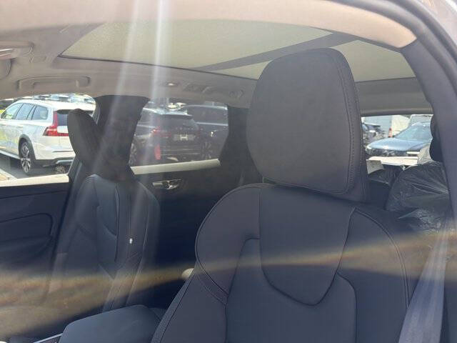 2026 Volvo XC60 T8 Plus