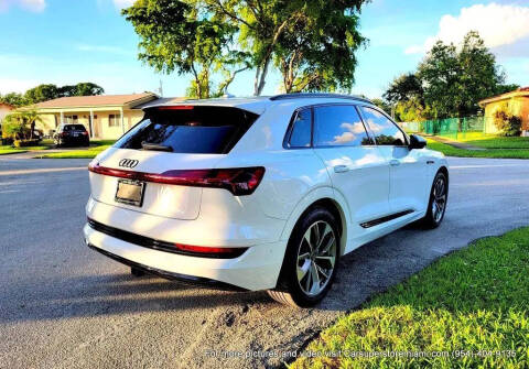 2021 Audi e-tron quattro Premium Plus