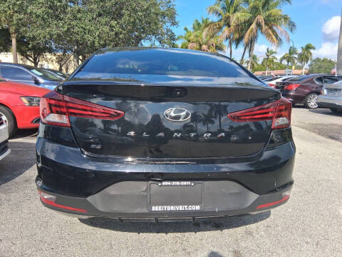 2020 Hyundai Elantra SE