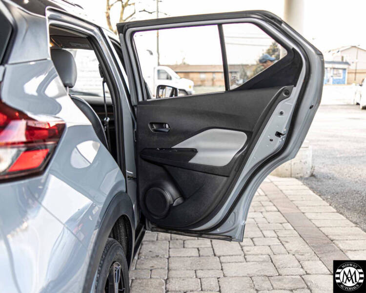 2021 Nissan Kicks SR
