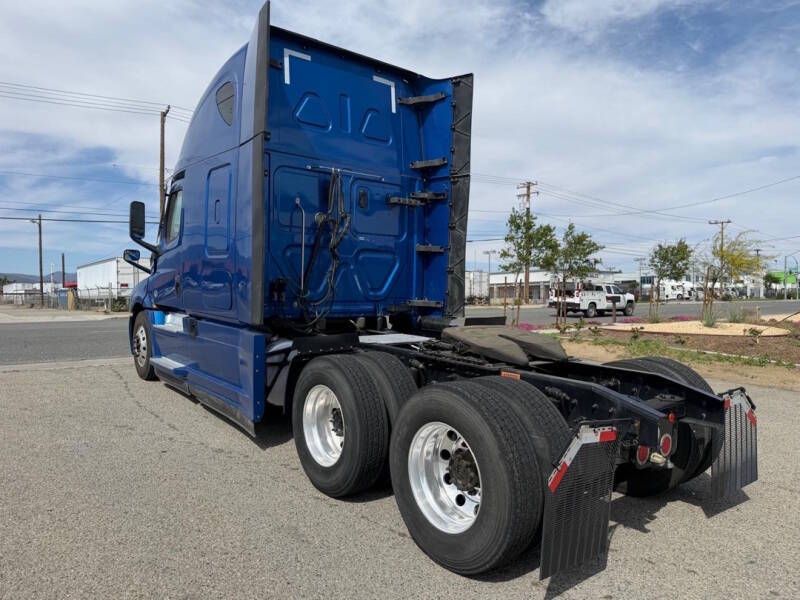 2021 Freightliner Cascadia