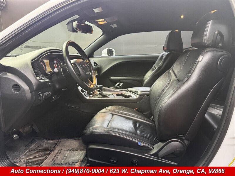 2016 Dodge Challenger SXT Plus