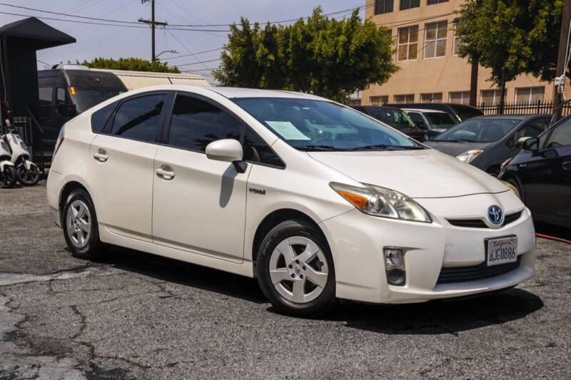2005 Toyota Prius for sale at In-House Auto Finance in Hawthorne CA