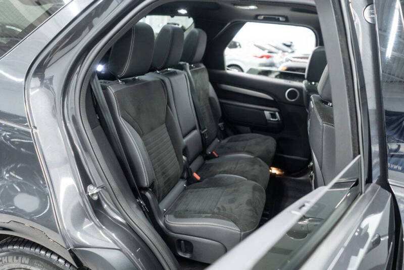 2023 Land Rover Discovery P300 S R-Dynamic