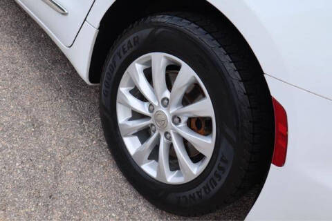 2017 Chrysler Pacifica Touring-L