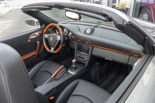 2008 Porsche 911 32