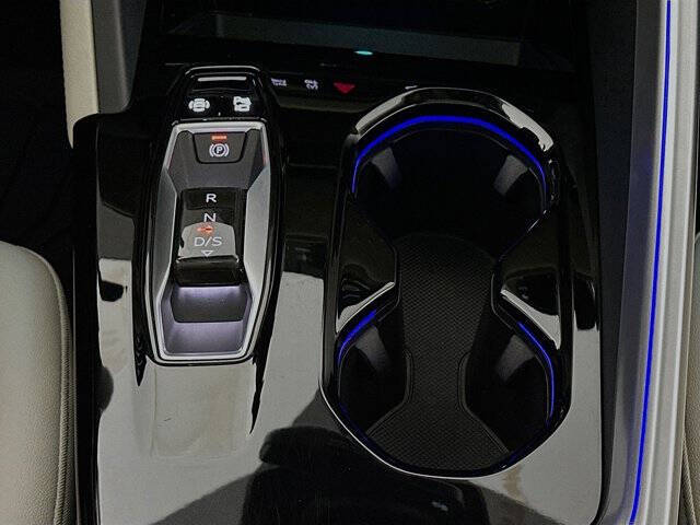 2025 Audi Q5 quattro Premium TFSI