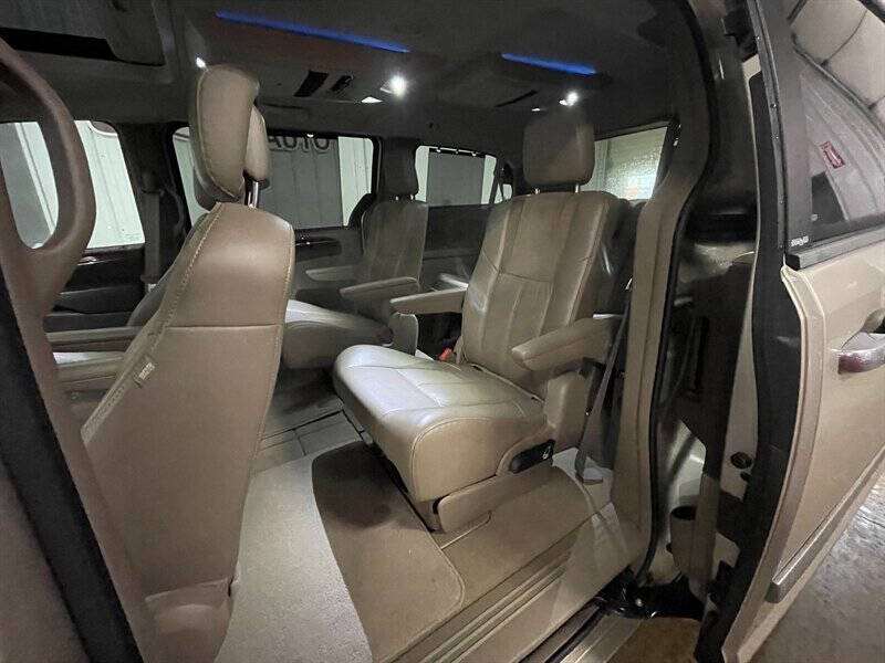 2014 Chrysler Town and Country Limited