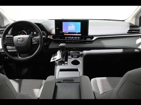 2025 Toyota Sienna LE 8-Passenger