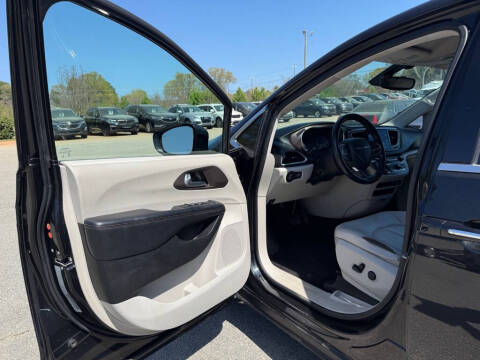 2017 Chrysler Pacifica Touring-L