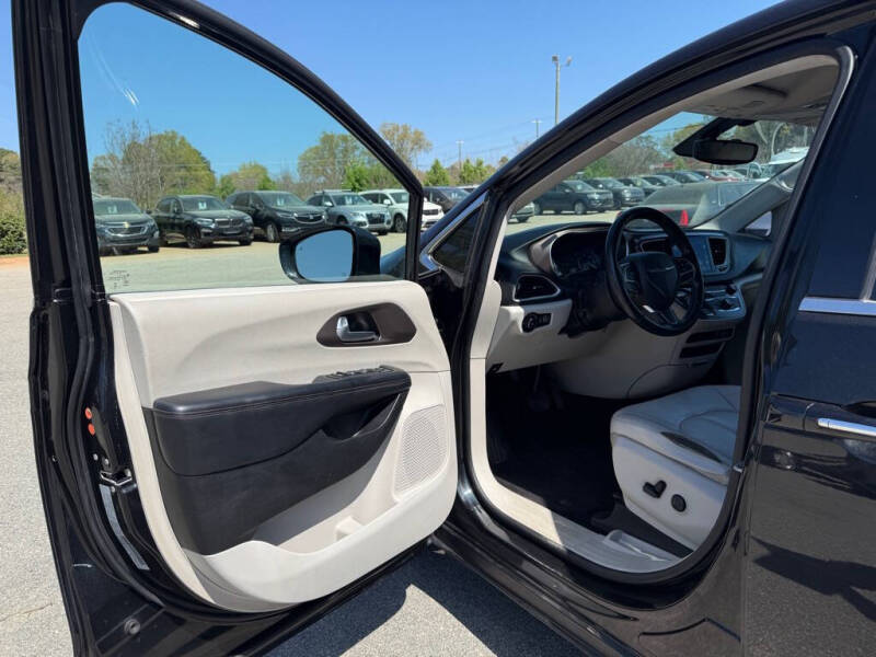 2017 Chrysler Pacifica Touring-L