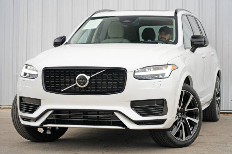2023 Volvo XC90 Recharge T8 Ultimate Dark Theme