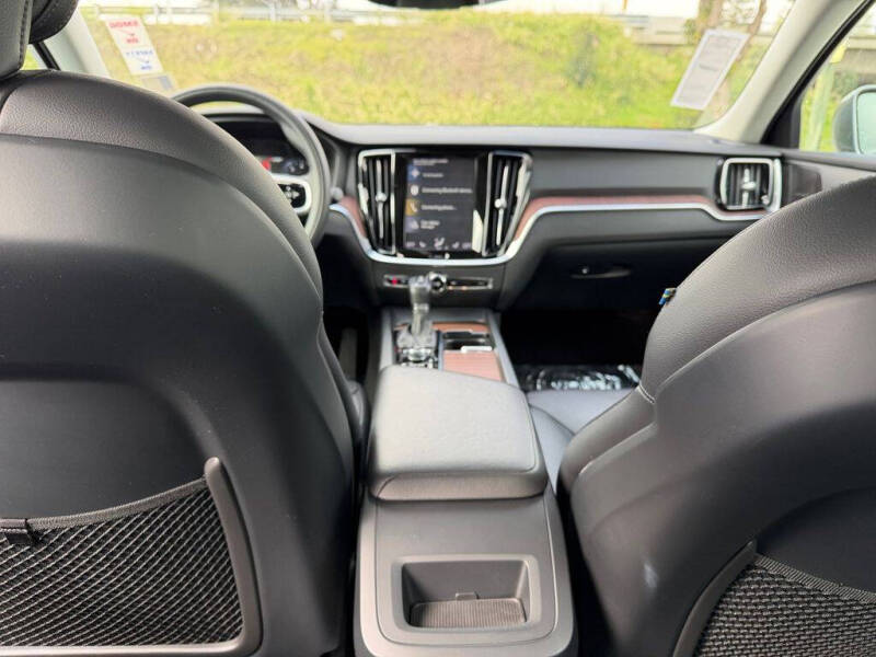 2020 Volvo S60 T5 Momentum