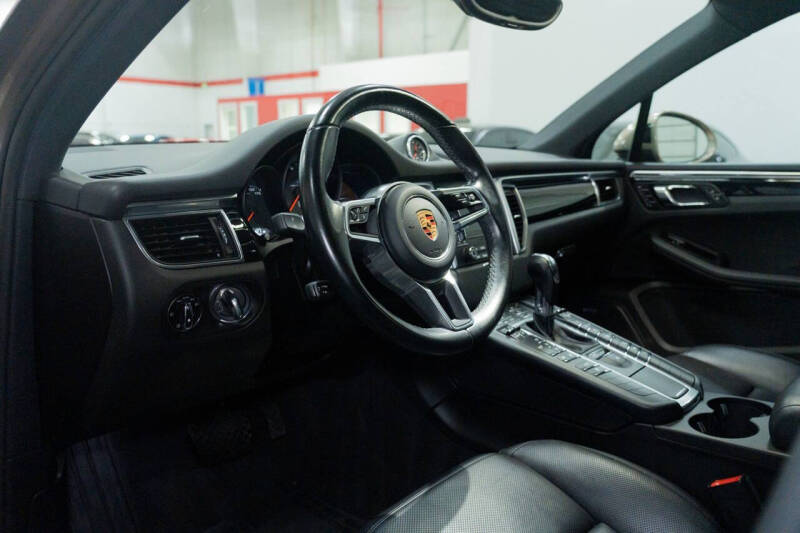 2017 Porsche Macan