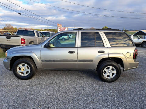 2003 Chevrolet TrailBlazer for sale at CAR-MART AUTO SALES in Maryville TN