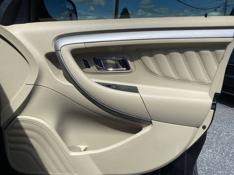 2016 Ford Taurus SE