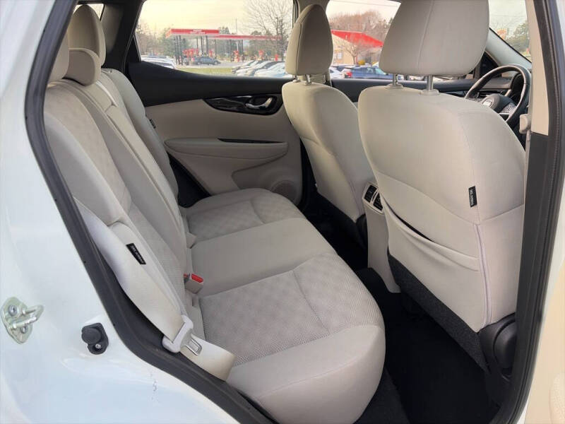 2022 Nissan Rogue Sport SV