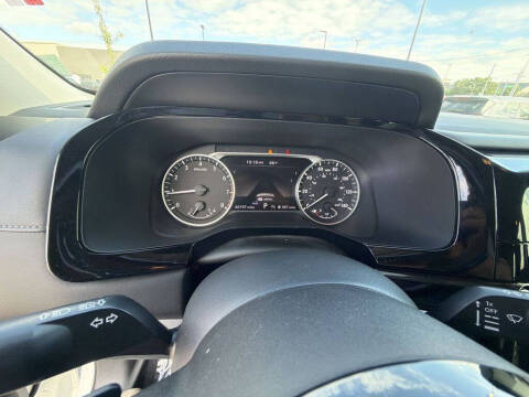 2022 Nissan Pathfinder SV