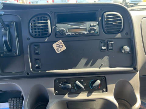 2013 Freightliner M2 106