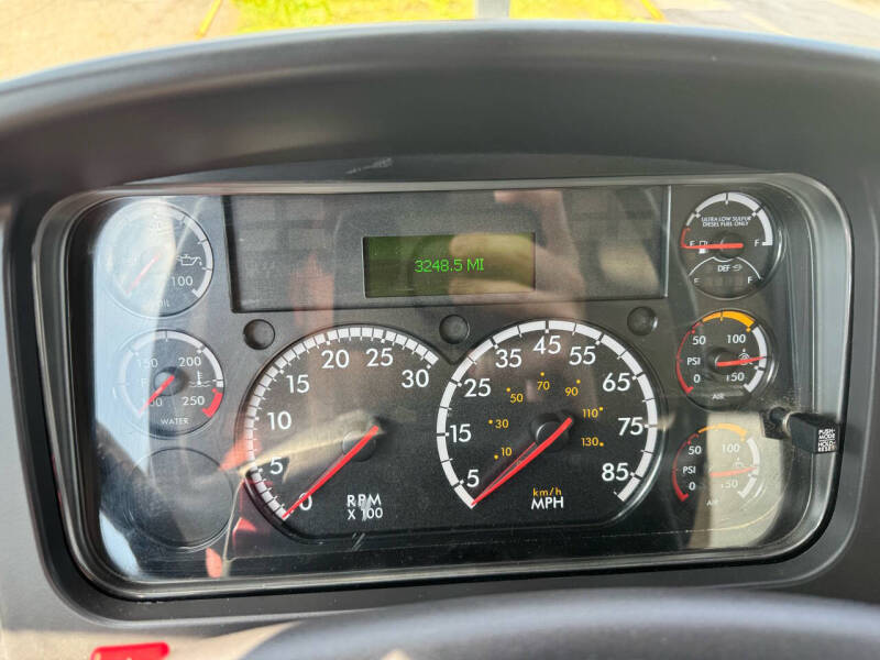 2023 Freightliner M2 106