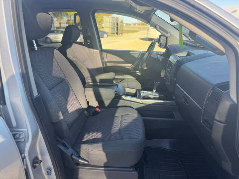 2012 Nissan Titan SV