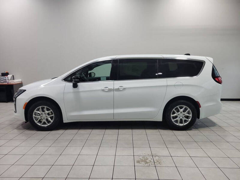 2027 Chrysler Pacifica Select