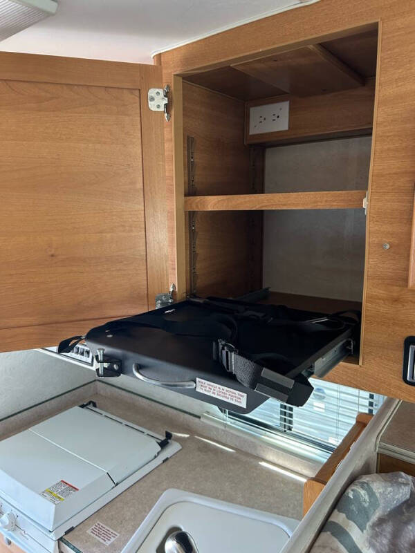 2005 Lance CAMPER 920