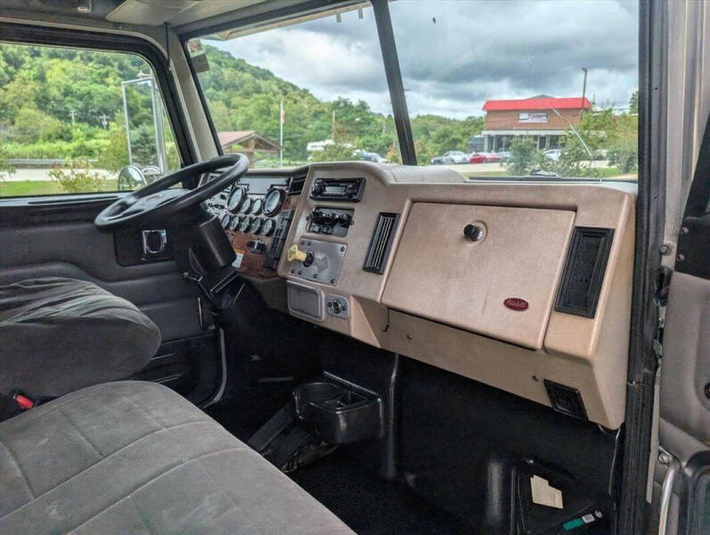 2007 Peterbilt 335