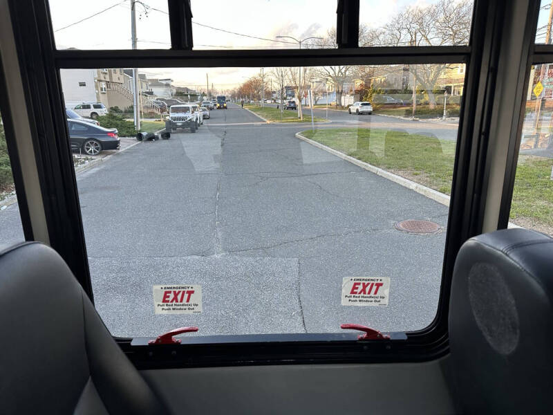 2023 Ford E-Series E-450 SD