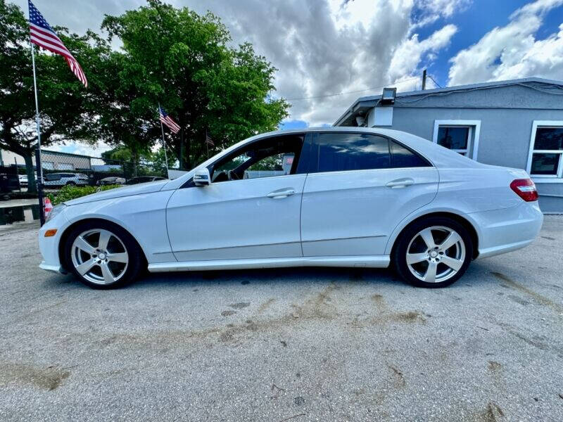 2011 MERCEDES-BENZ E-Class Sedan - $11,995