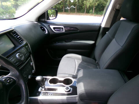 2017 Nissan Pathfinder SV