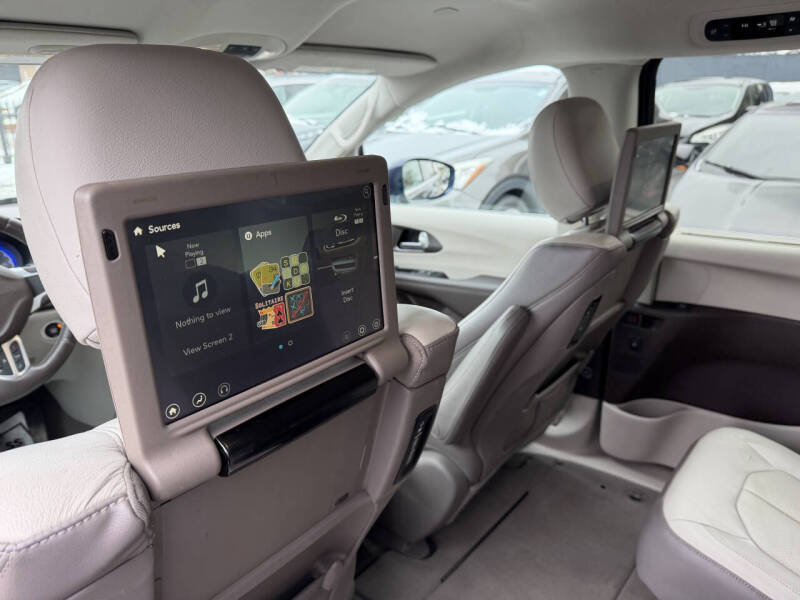 2017 Chrysler Pacifica Touring-L Plus