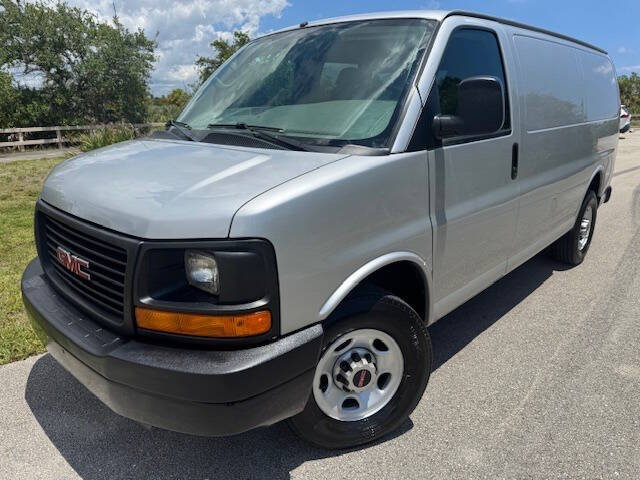 2015 GMC Savana Cargo Work Van's photo