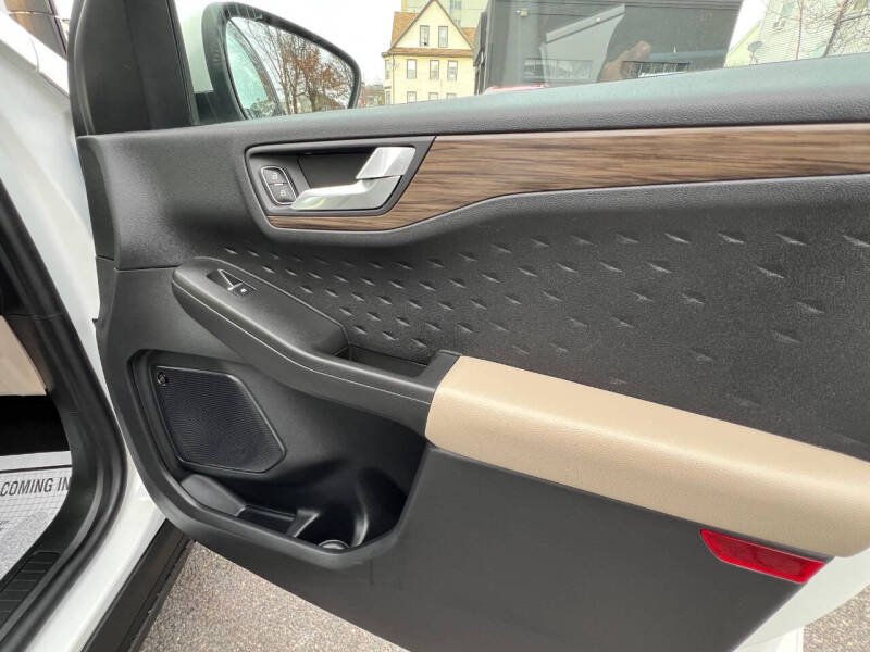 2020 Ford Escape Hybrid Titanium