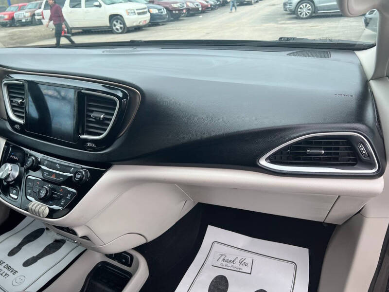 2017 Chrysler Pacifica Touring-L Plus