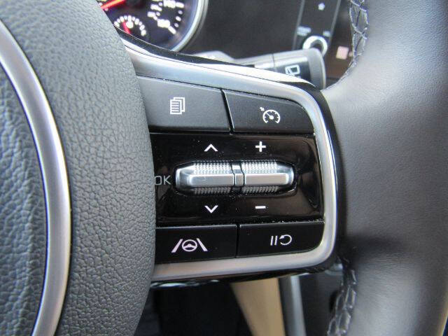 2023 Kia Carnival LX