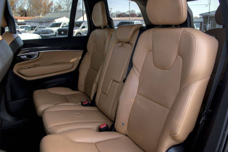 2016 Volvo XC90 T6 Momentum