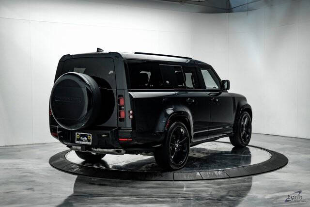 2024 Land Rover Defender 130 P400 X-Dynamic SE