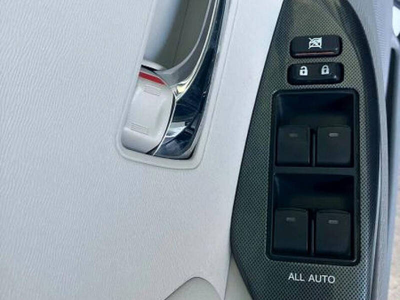 2011 Toyota Sienna SE 8-Passenger