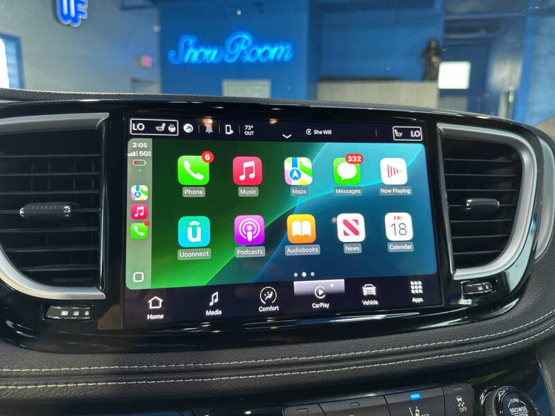 2024 Chrysler Pacifica Touring