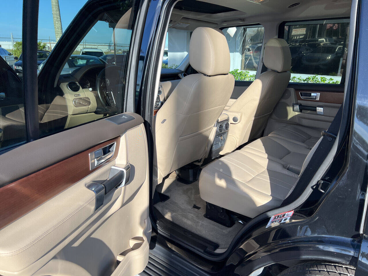 2016 Land Rover LR4  - $23,900