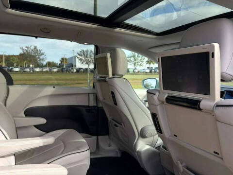 2017 Chrysler Pacifica Hybrid Platinum