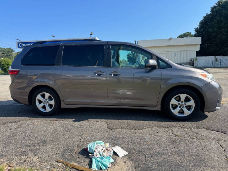 2018 Toyota Sienna LE 8-Passenger