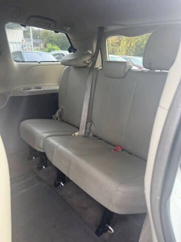 2013 Toyota Sienna XLE 8-Passenger