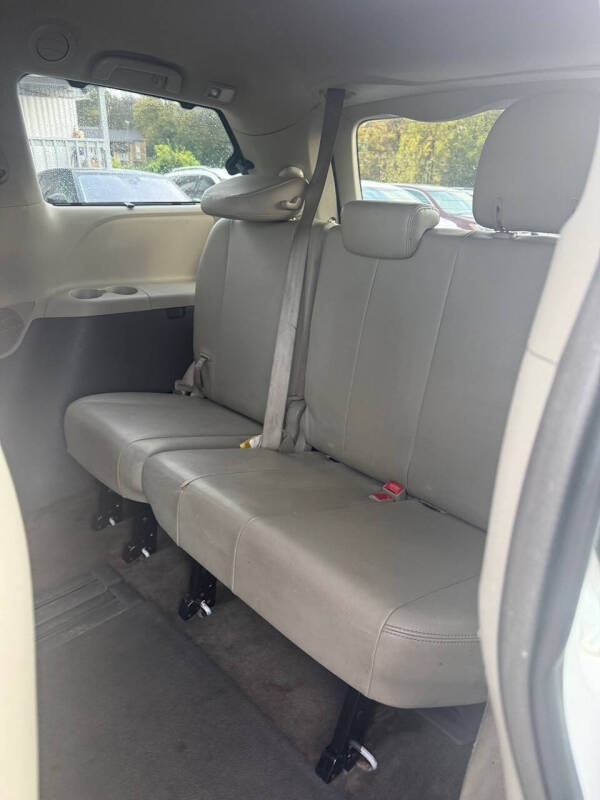 2013 Toyota Sienna XLE 8-Passenger