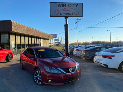 2017 Nissan Altima for sale at TWIN CITY AUTO MALL in Bloomington IL